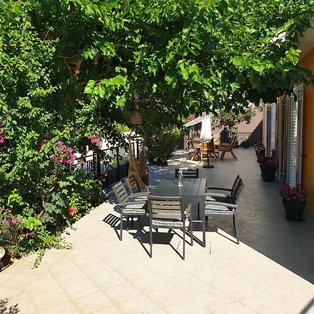 Apartman Theyellow House Ii Fully Equipped 2br